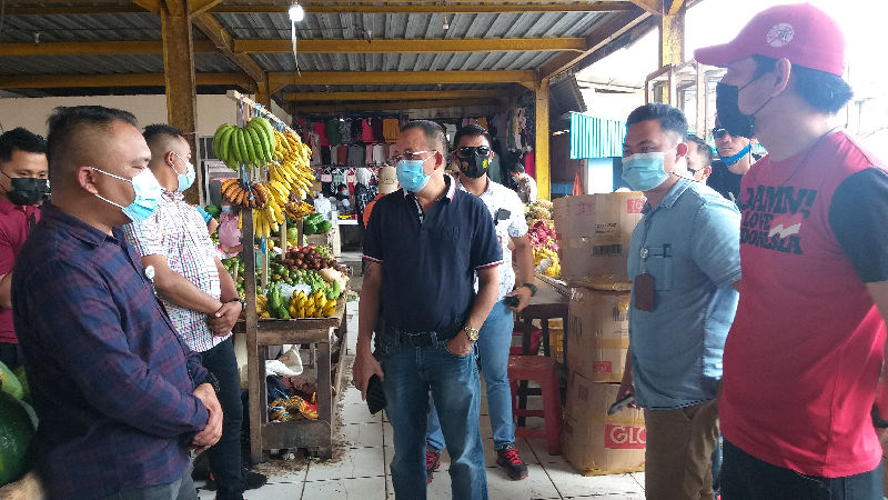 Sidak Pasar Beriman, Caroll-Wenny Temukan Beberapa Hal Ini 9 Sidak Pasar Beriman, Caroll-Wenny Temukan Beberapa Hal Ini