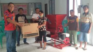 Anggota DPRD Bolmut Moh Abudul Rafiq Pangau Serahkan Bantuan Mesin Pertanian