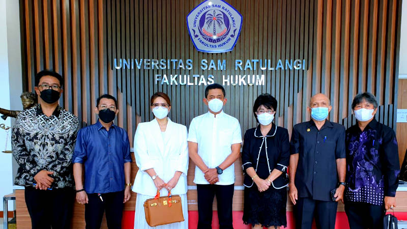 Jenazah Prof Ietje Kapojos Disemayamkan di FH Unsrat, Disambut Langsung Dekan Flora Kalalo