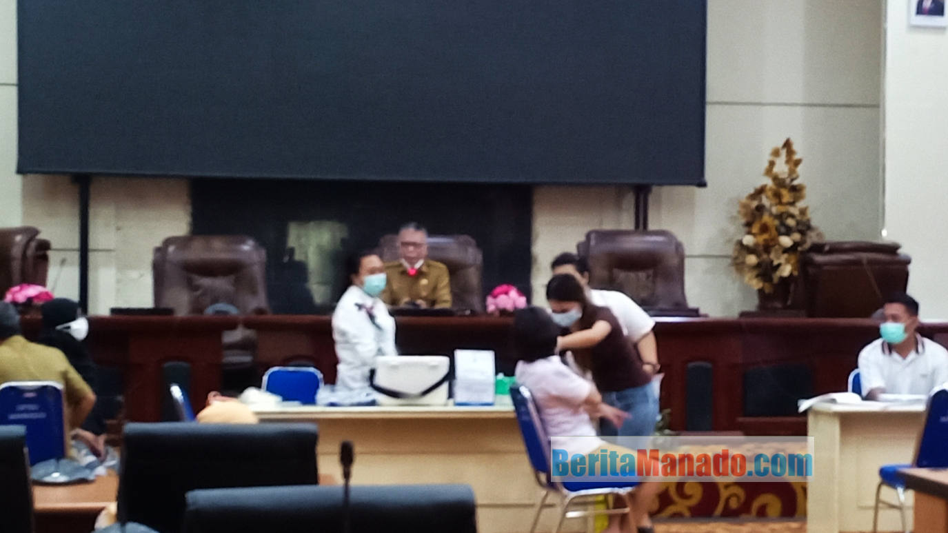 DPRD Manado Laksanakan Vaksin Covid-19 Tahap I