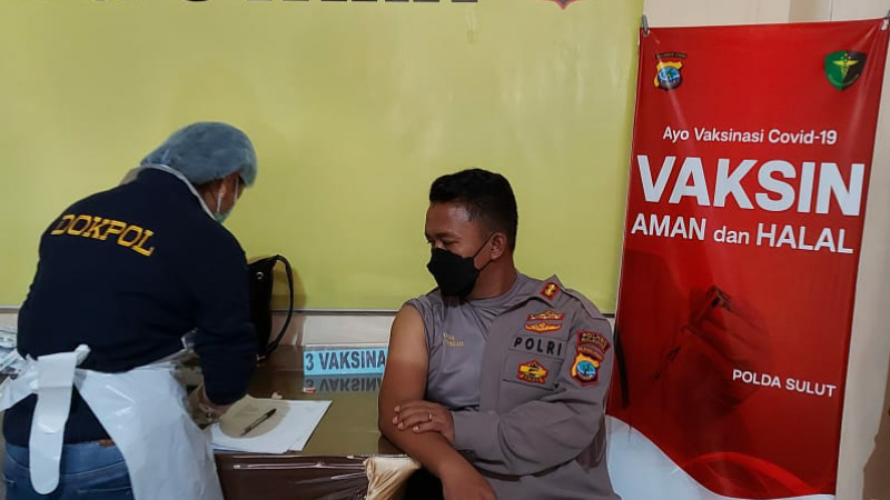 Ratusan Personel Polres Bolmut Mulai Divaksin Covid-19