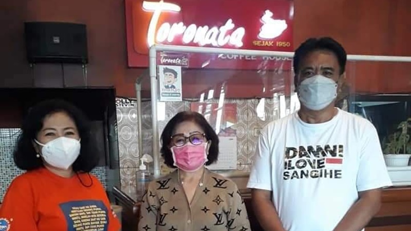 Minggu Sore, Bupati Jabes Gaghana Nikmati Kuliner Khas Kawangkoan