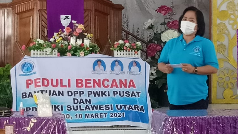 Rita Mantiri Tangkudung Bantu Warga Terdampak Bencana di Perkamil Manado
