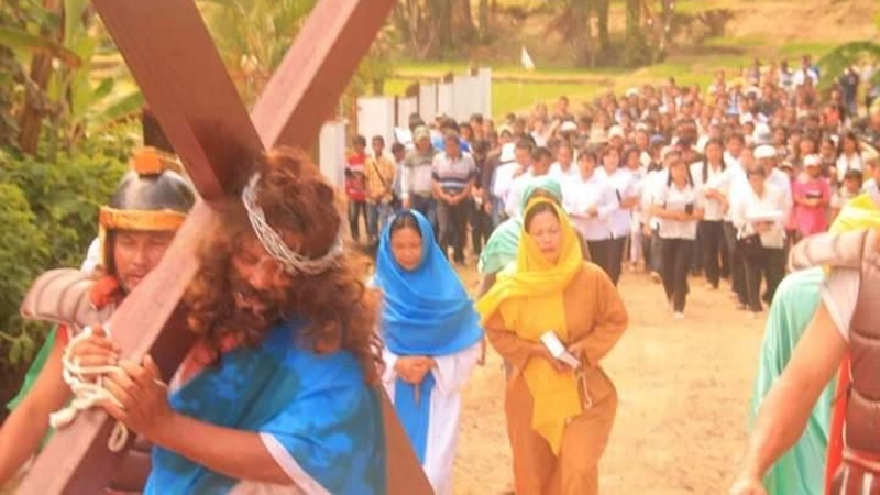 Jumat Agung, Umat Katolik Langowan Gelar Jalan Salib di Wilayah Masing-masing