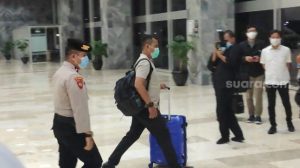 KPK Geledah Ruang Kerja dan Rudis Aziz Syamsuddin, Sejumlah Dokumen Diamankan