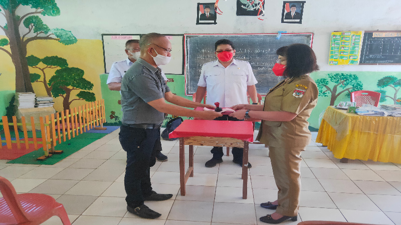 Masa Tugas Berakhir, Kepsek SD Inpres Tewasen Alfrets Kojong Sambut Baik Hellen Soputan