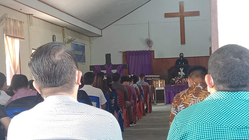 Peringatan Jumat Agung di GMIM Sesawi Watutumou Khidmat