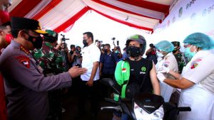 Tinjau Vaksinasi Drive Thru, Kapolri Listyo Prabowo dan Panglima Hadi Tjahjanto Berharap ini Jadi Role Model Wilayah Lain