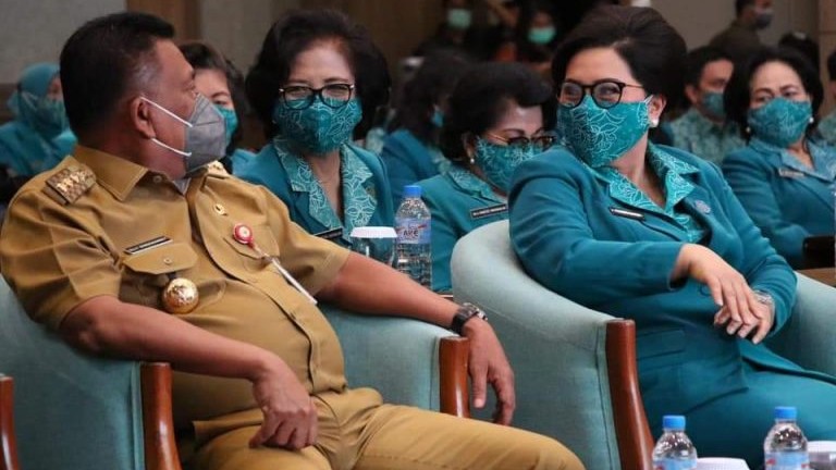 Ada Istri Dibalik Kesuksesan Suami, Pesan Romantis Olly Dondokambey Saat Lantik Pengurus TP PKK