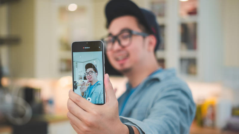 Mau Jadi Content Creator? Simak Tips Keren Ala YouTuber Edho Zell!