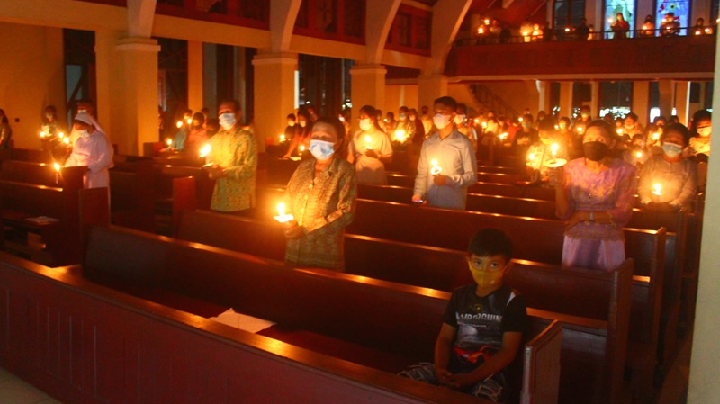 Misa Vigili Paskah Paroki St. Petrus Langowan Sederhana Namun Meriah