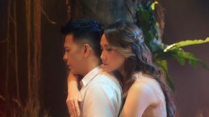 Peluk Ariel, Bunga Citra Lestari Bikin Geger