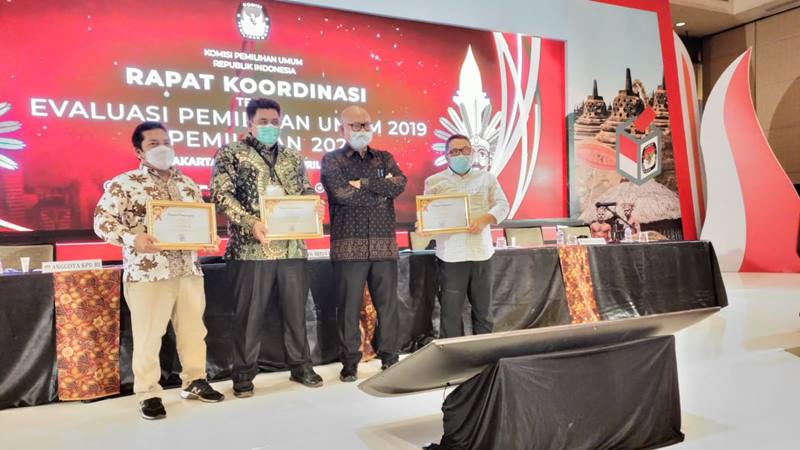 Luar Biasa, KPU Sulut Sabet Tiga Penghargaan KPU RI
