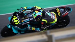 Pensiun Saja Valentino Rossi!