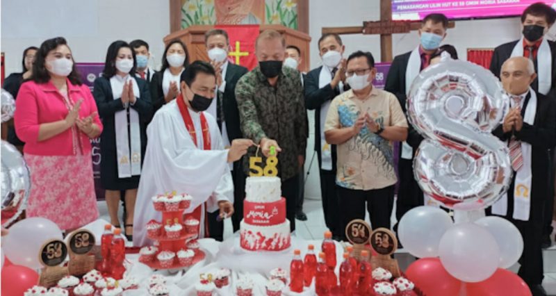 Sekda Frits Muntu Sosialisasikan Manfaat Vaksinasi Covid-19 di Jemaat Gmim Moria Sasaran