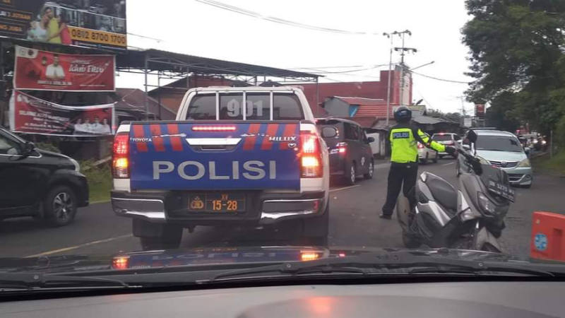 Duh, Mobil Wali Kota Andrei Angouw Terjebak Macet!