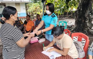 BLT DanDes Tahap II Desa Tawoali Disalurkan, Penjabat Kapitalaung: Tahun Ini Ketambahan 7 Orang