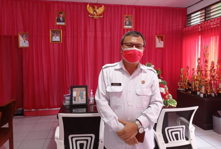 Kadis Pendidikan Minahasa Drs Riviva Maringka MSi (foto BeritaManado.com)