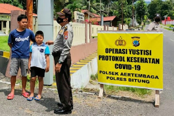 Disiplinkan Pelanggar Prokes, Polsek Aertembaga Operasi Yustisi