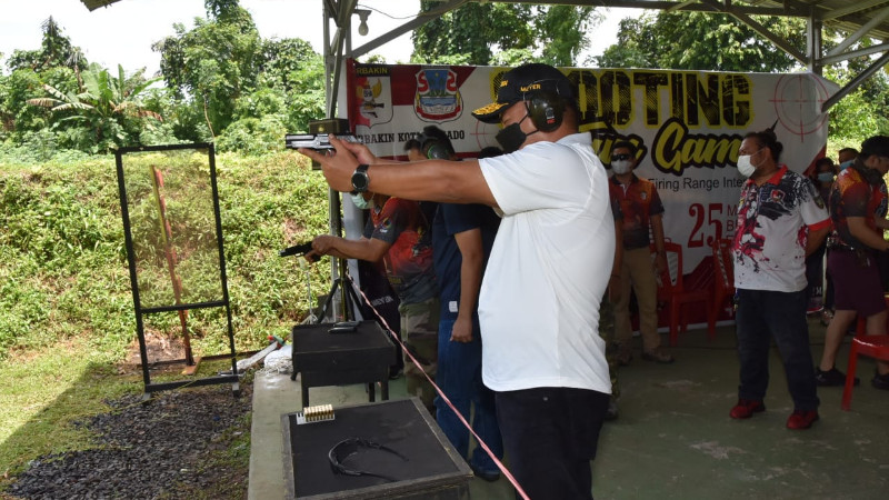 Brigjen TNI Prince Meyer Putong Pegang Pistol, Tembak Tepat 15 Meter Untuk Hal Ini