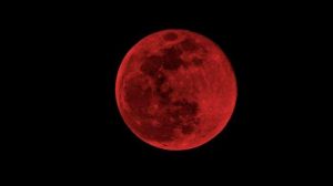Warga Manado Bisa Melihat, Malam Ini Bulan Berwarna Merah