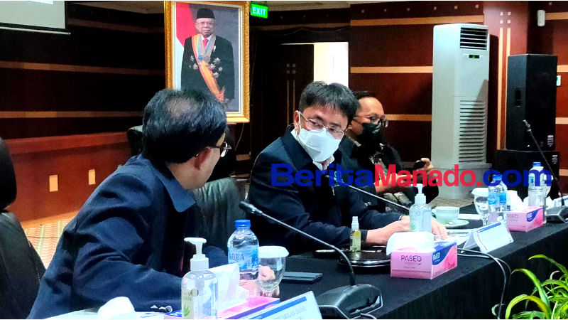 Wajibkan Digitalisasi, Andrei Angouw Sebut Dinosaurus Punah karena Tidak Bisa Beradaptasi