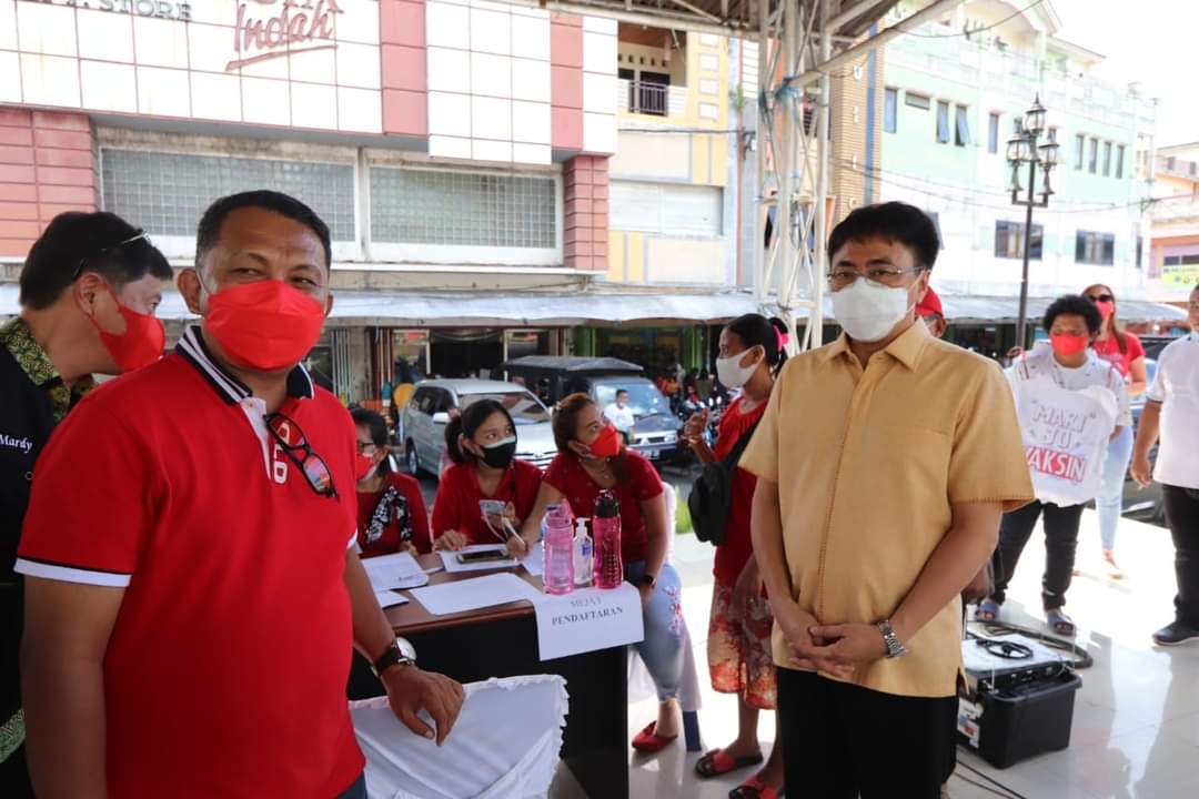 Kunjungi TKB, Andrei Angouw Ajak Masyarakat Ikut Vaksin Hebat