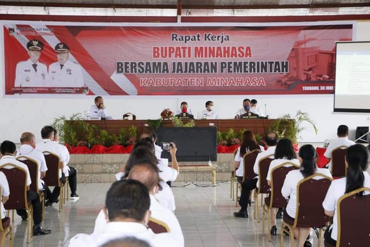 Royke Roring Pimpin Rapat Kerja Dengan Seluruh Pemerintah Kabupaten Minahasa