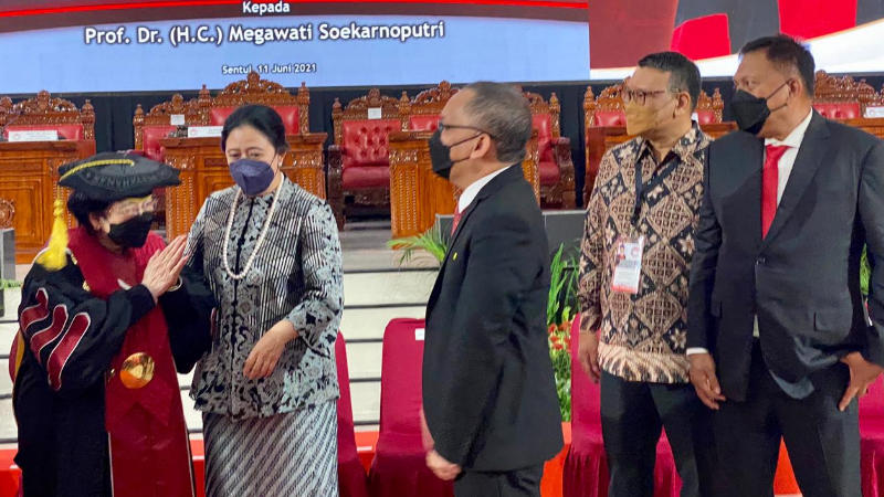 Gubernur Olly Dondokambey Hadiri Pengukuhan Gelar Profesor Kehormatan untuk Megawati