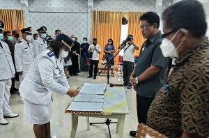 Lantik 82 Pejabat Administrator dan Pengawas di Pemkab Sangihe, Jabes Gaghana Tegaskan Kontrak Kerja Wajib Dipenuhi