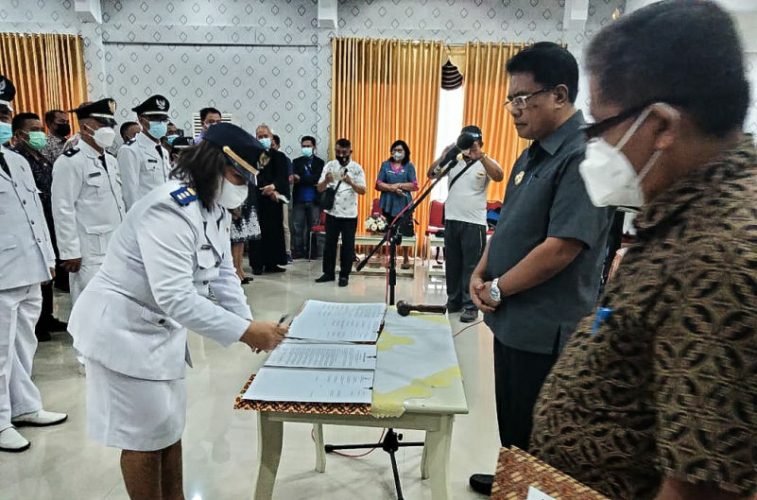 Lantik 82 Pejabat Administrator dan Pengawas di Pemkab Sangihe, Jabes Gaghana Tegaskan Kontrak Kerja Wajib Dipenuhi 8 Lantik 82 Pejabat Administrator dan Pengawas di Pemkab Sangihe, Jabes Gaghana Tegaskan Kontrak Kerja Wajib Dipenuhi
