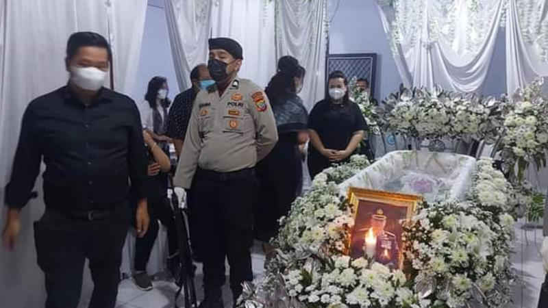Wagub Steven Kandouw Sambangi Rumah Duka Kapolres Henzly Moningkey