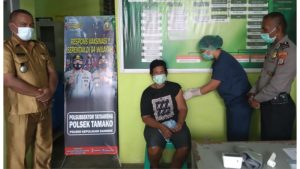 Polsek Tamako Kawal Jalannya Vaksinasi, Imbau Warga Tetap Patuh Protokol Kesehatan