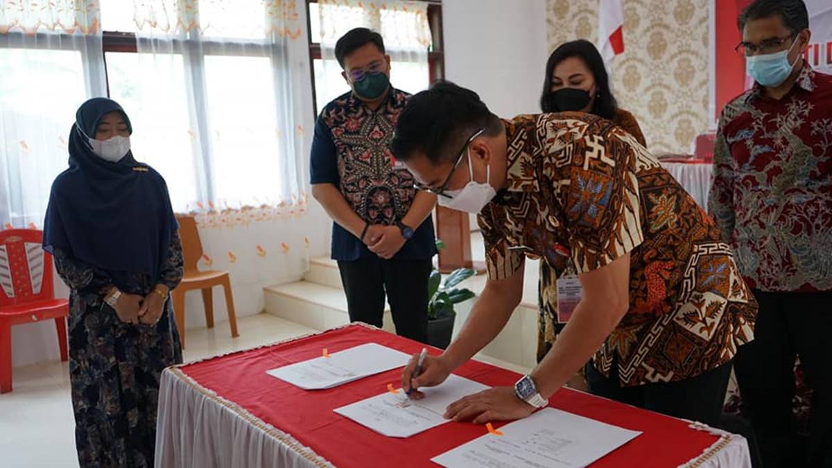 Joune menandatangani Nota Kesepahaman antara 3 perguruan tinggi negeri, yakni Universitas Negeri Sunan Ampel Surabaya, IAIN Manado, dan IAKN Manado dengan Pemerintah Kabupaten Minahasa Utara.
