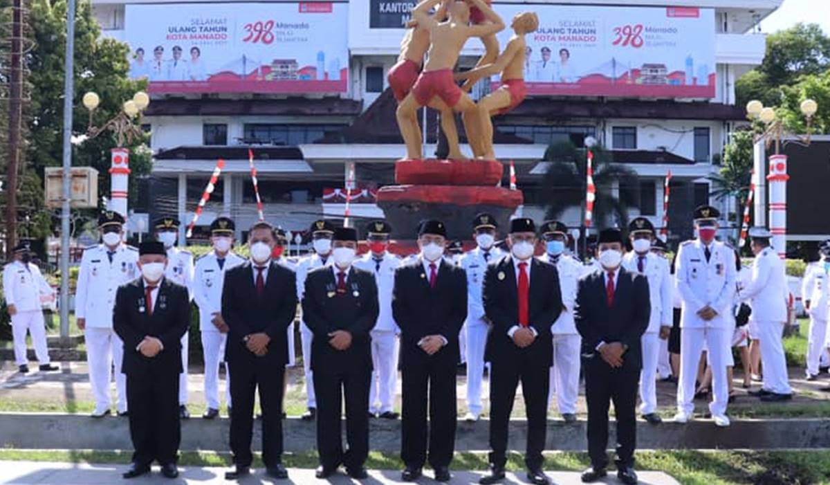 Foto bersama jajaran Pemerintah Kota Manado. Rabu (14/7/2021). Foto IST.