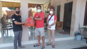 Pekerja Seni di Bitung Dapat Paket Bapok dari Ketua Fraksi PDI Perjuangan