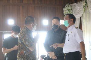 Ditinggal Sang Istri, Caroll Senduk – Wenny Lumentut Hibur Jefferson Rumajar dan Keluarga