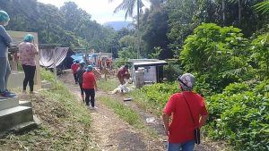 Mantap! Lurah Walian Satu Bantu Penguburan Warga dari Kelurahan Lain yang Terkena Covid-19