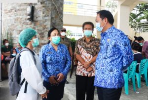 Caroll Senduk Tinjau Vaksinasi Massal Bagi Masyarakat Umum, 22.034 Orang Sudah Divaksin