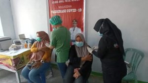 Hebat, Warga Kelurahan Islam Antusias Terima Vaksin
