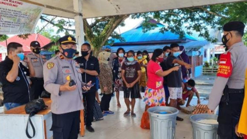 Sambut Hari Bhayangkara, Polsek Beo Gandeng Bulog Gelar Pasar Murah