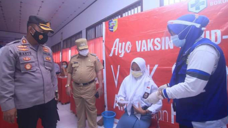 Dukung PTM di Sekolah, Siswa SMA-SMK di Bolmut Ikuti Vaksinasi