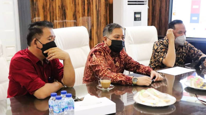 Rapat Wali Kota dan PD Pasar Manado, Diusulkan Tempat Pembuangan Sampah Sementara 9 Rapat Wali Kota dan PD Pasar Manado, Diusulkan Tempat Pembuangan Sampah Sementara
