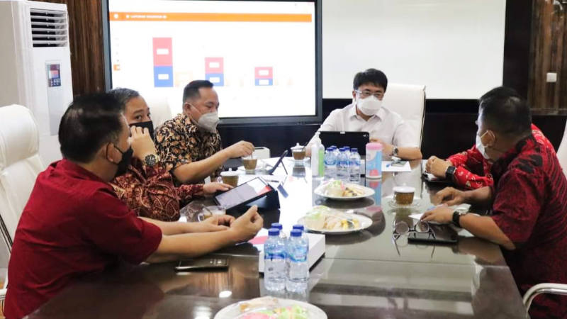 Rapat Wali Kota dan PD Pasar Manado, Diusulkan Tempat Pembuangan Sampah Sementara
