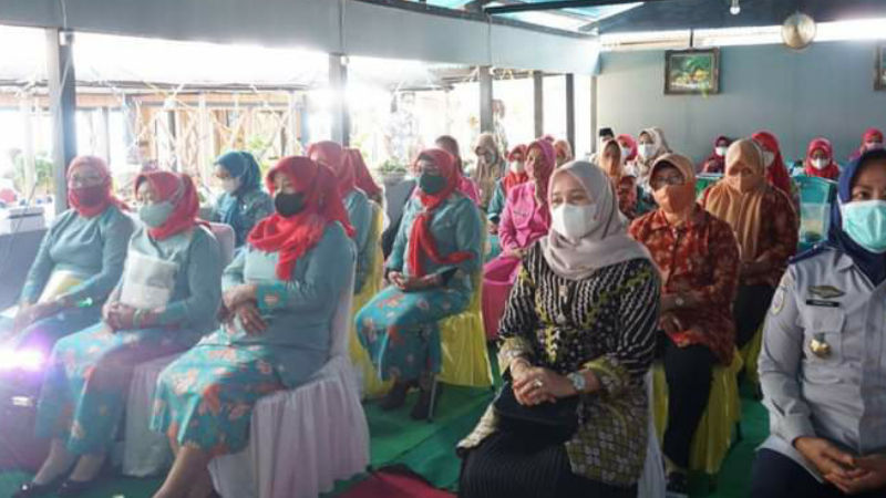 Perempuan di Mata Bupati Depri Pontoh