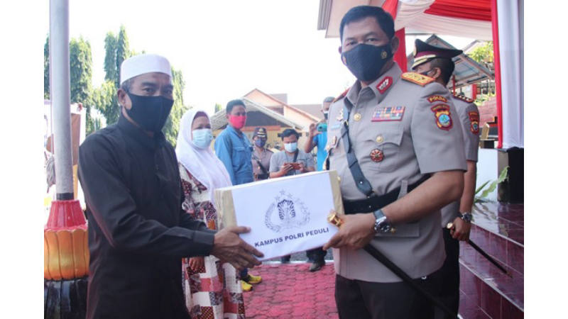 Kampus Polri Peduli, SPN Polda Sulut Salurkan Sembako Bagi Warga Terdampak Pandemi