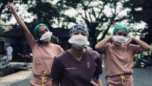 Diselimuti Rasa Letih, Nakes Rumah Sakit Ini Tetap Bisa Tersenyum