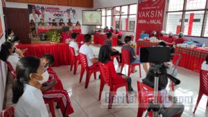 Didampingi Ketua TP PKK Bitung, Maurits Mantiri Pantau Vaksinasi Covid-19 untuk Anak Usia 12-17 Tahun