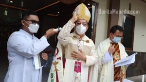 Uskup Rolly Untu Lepas 12 Tamatan Seminarium Agustinianum Tomohon