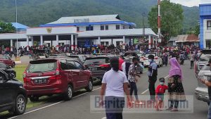 Vaksinasi Usia 12-17 Tahun, Kantor Wali Kota Bitung Jadi “Lautan” Manusia